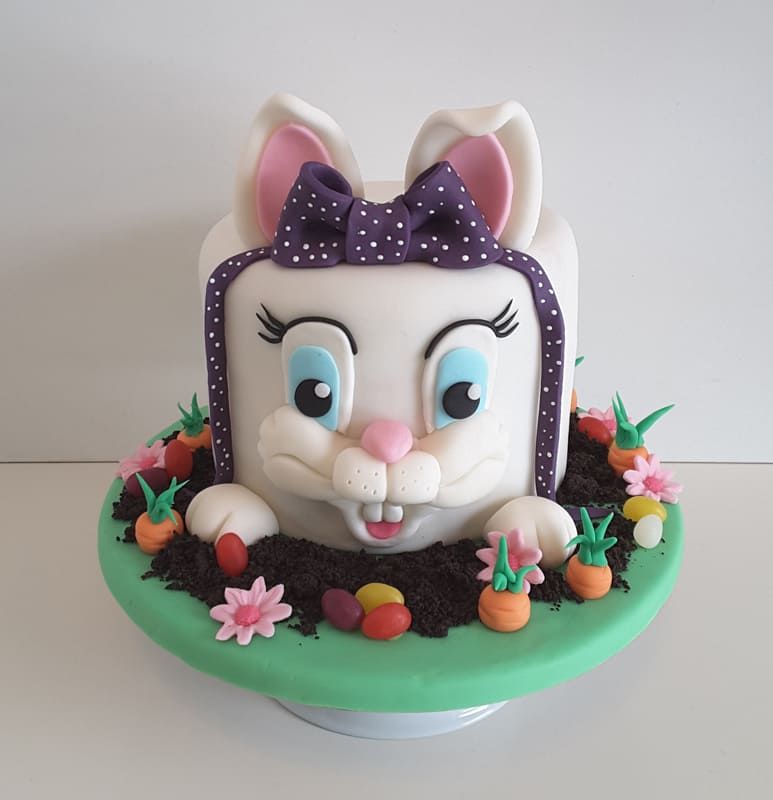 Torte für Ostern dekorieren