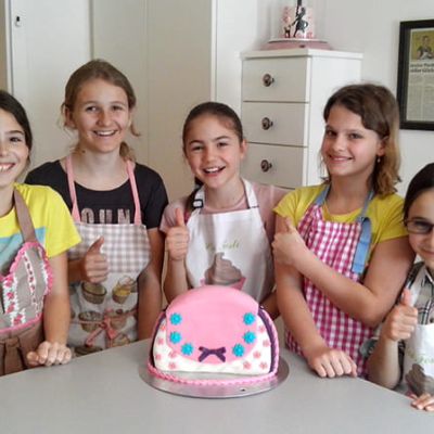 Kinderbacken ab 9 Jahre – Handtaschen-Torte dekorieren bei Con Festi in Völs