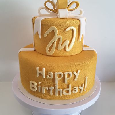 Goldene Happy Birthday Torte